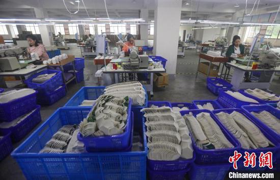 貴州特色產(chǎn)品生產(chǎn)忙 廣告設(shè)計(jì)的新機(jī)遇